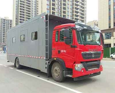 重汽T5G24人宿營(yíng)車(chē)